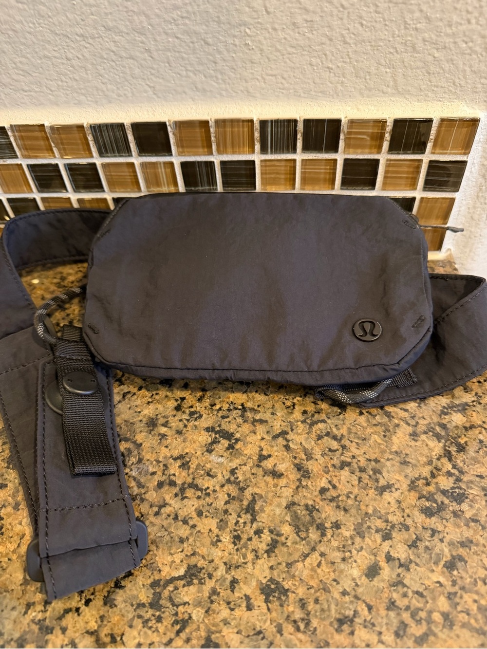 Lululemon Pop It Off crossbody bag - Picture 2 of 6